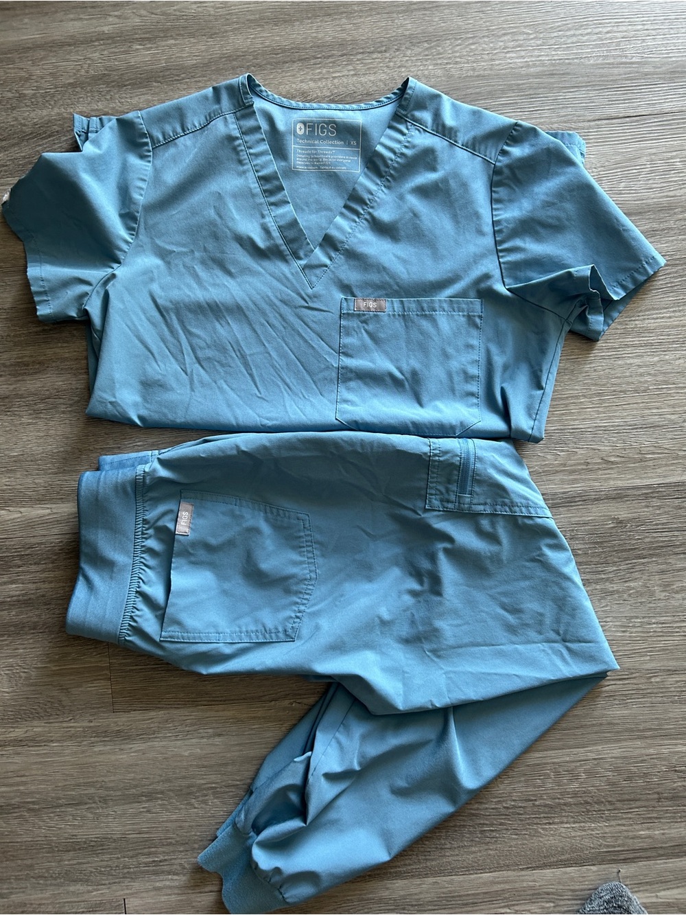 Figs XS FREEx technical collection scrubs